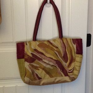 E158 Peace of thread purse EUC Rare find great Quality